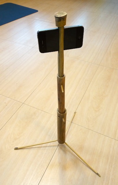 Photo d'un prototype de trépied pour smartphone en bambou