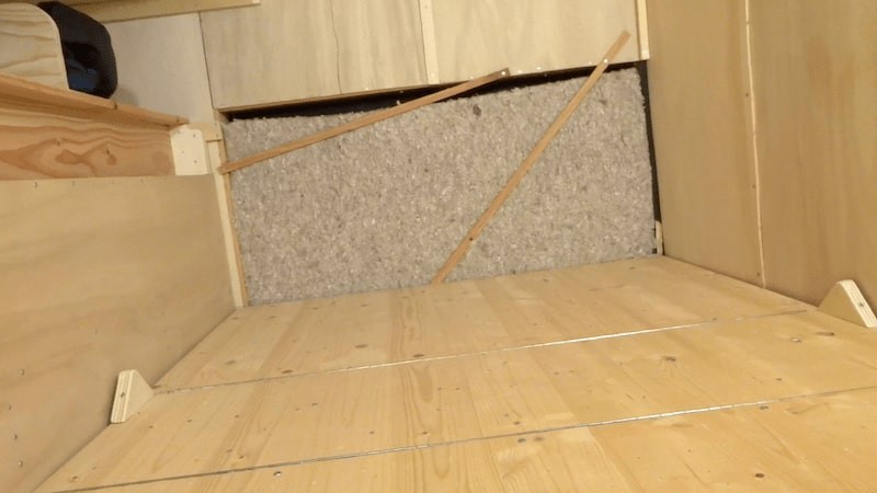 Photo de la chambre mezzanine dans notre tiny house en construction.
